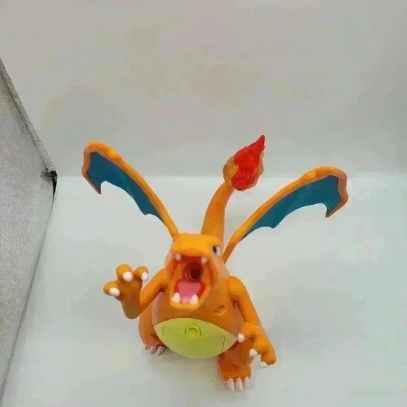 Pokemon Flame & Flight 2022 Deluxe Electronic Charizard Lights,Sounds & Motion - Picture 4 of 10